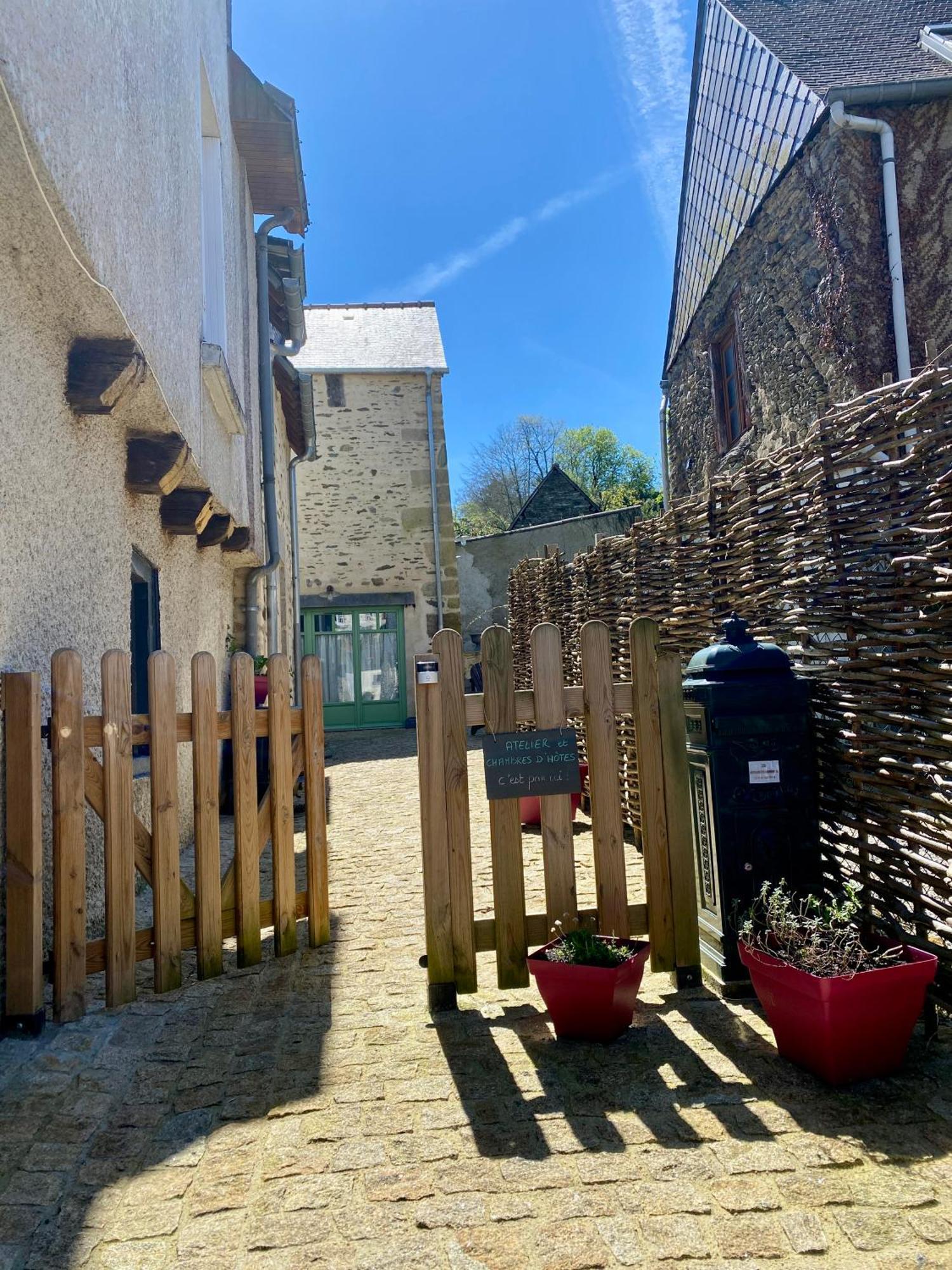 Une Nuit Chez Une Artisane Josselin Extérieur photo